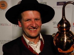 Foto: Destillerie Hiebl/Armin Bardel Georg Hiebl wurde zum Weltmeister der Edelbrenner gekrönt.