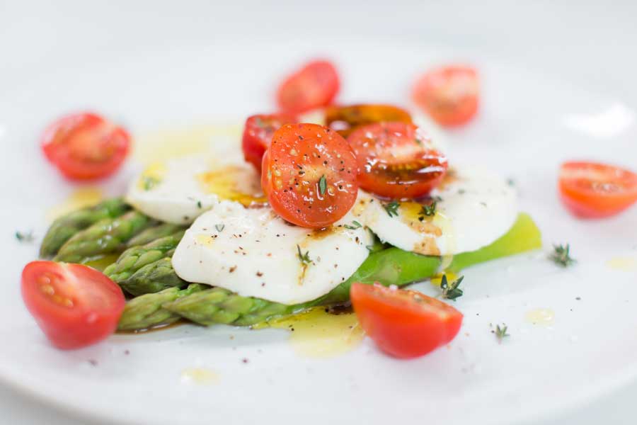 Foto: Florence Stoiber Spargel Tomate Mozzarella Salat Rezept Noan