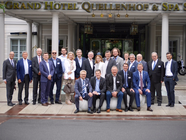 Foto: GastroSuisse Branchentreffen Hotellerie Schweiz Gruppenbild Bad Ragaz