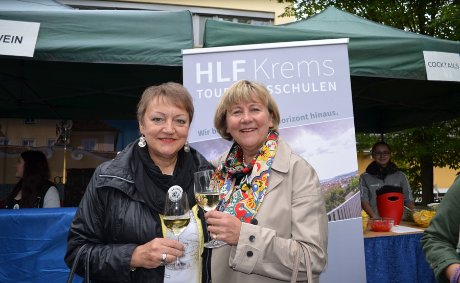 Tourismusschulen Krems feiern Jubiläum Absolventinnen1980