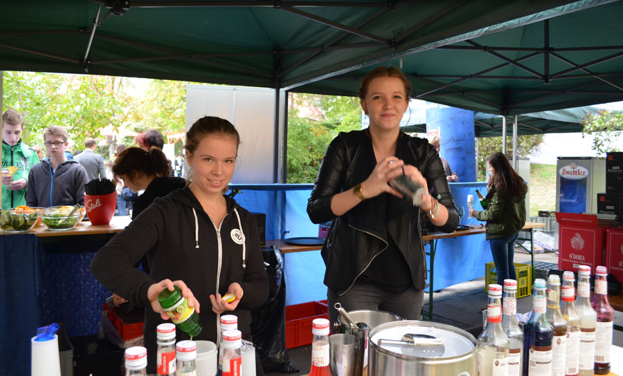 Tourismusschulen Krems feiern Jubiläum Cocktails