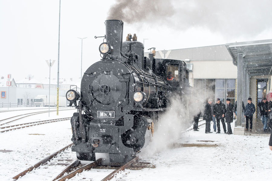 Silvester vor grandioser Kulisse Dampfzug