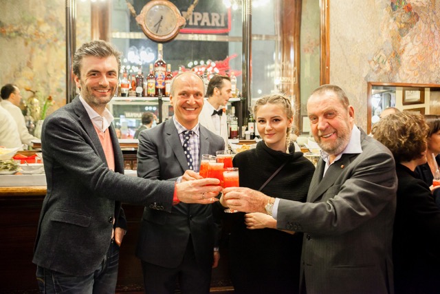 Foto: Campari Bar Campari im Schwarzen Kameel Bar Campari Team