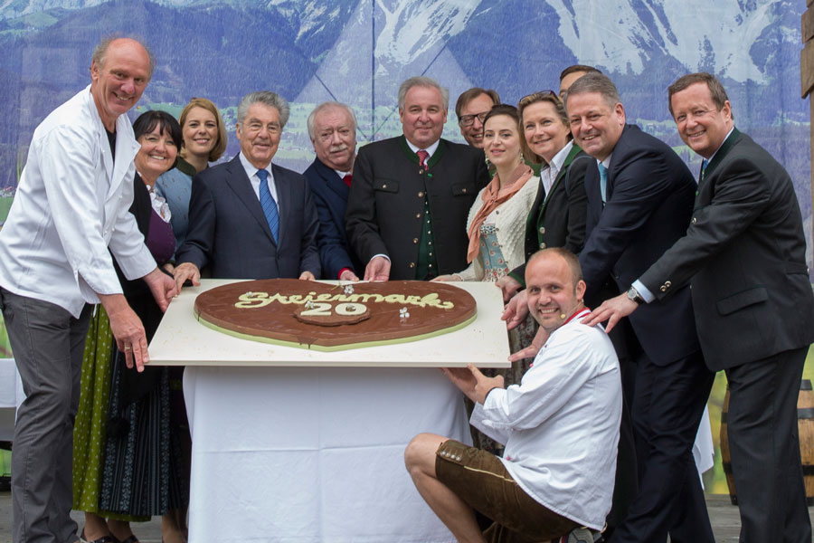 Foto: Steiermark Tourismus/Jürgen Hammerschmid Eröffnung Steiermark Frühling Torte