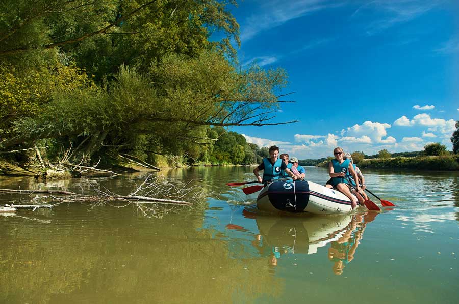 Foto: Kovacs Touristische Angebote Nationalparks Bootstour am Donau Arm im Nationalpark Donau-Auen