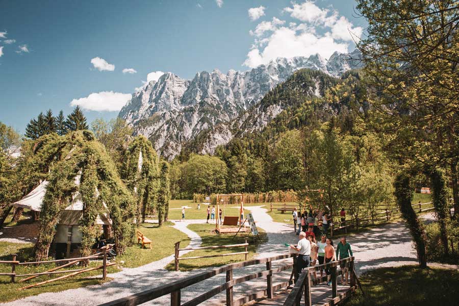 Foto: Heinz Hudelist Nationalparks locken mit Abenteuer und Naturerlebnis - Hotellerie/Tourismus - WEB Weidendom im Nationalpark Gesäuse