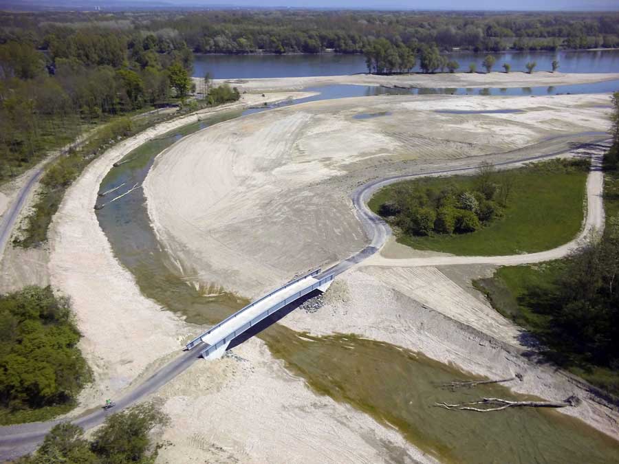 Foto: Pock/Verbund Donauradweg mit neuer Aulandschaft Vogelperspektive Donauradweg Traisen