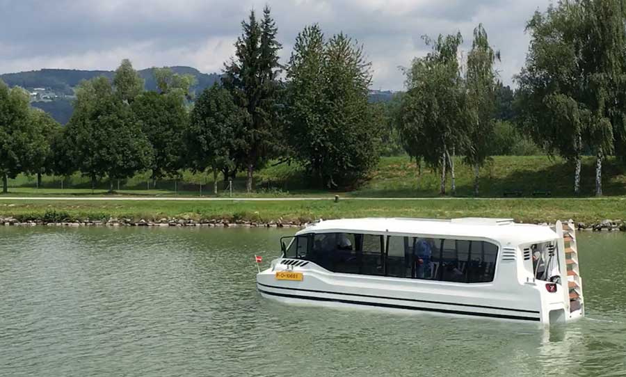 Amphibien-Bus nimmt Betrieb in Salzburg auf