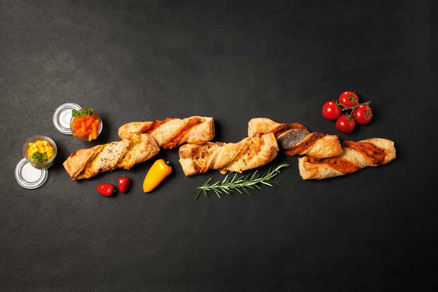 Foto: EDNA/werbefotografie-weiss.de Die feinen Gourmet-Stangen sind in den Sorten Schinken, Mexiko, Flammkuchen, Salami und Gemüse erhältlich.