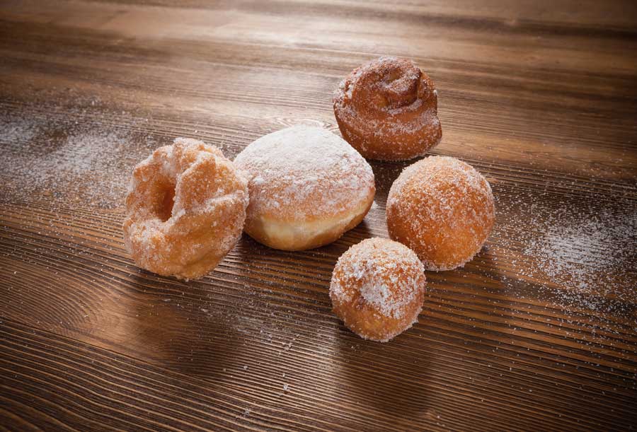 Foto: EDNA/www.werbefotografie-weiss.de Süße Versuchungen von EDNA: Mini-Fettgebäck in Form feinster Krapfen, Buttermilchbällchen oder Spritzringen
