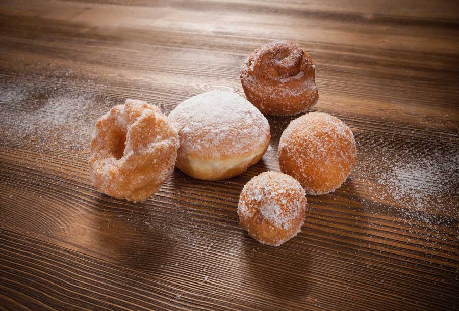 Süße Versuchungen von EDNA: Mini-Fettgebäck in Form feinster Krapfen, Buttermilchbällchen oder Spritzringen