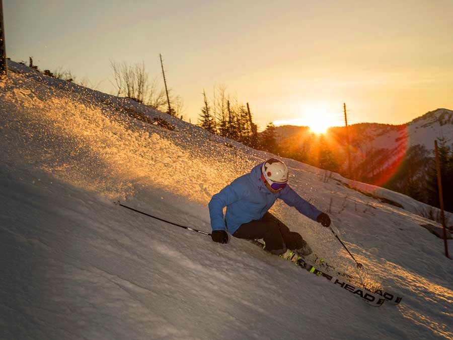 Foto: Martin Fueloep Skifahren bei Sonnenaufgang Mostviertel