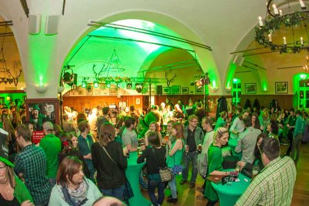 St. Patrick’s Day feiern in Salzburg St. Patrick’s Day: Am Freitag (17. März) steigt im Bräustüberl der Salzburger Stiegl-Brauwelt eine Party mit irischer Musik.