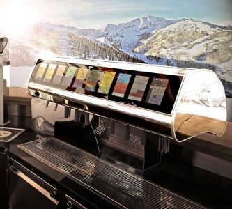 Foto: Redl Schankanlage mit integrierter Kassa für die Gastronomie Die neuste silexa wipe Generation aus dem Hause Redl zapft Getränke und funktioniert – dank der integrierten TiPOS Kassen-App – wie eine Registrierkasse.