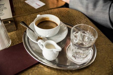 Foto: JR PhotoGraphy Cuisino Chef Oliver Kitz im Interview Wiens ältestes Ringstraßencafé ist beliebter Treffpunkt für Wiener und Touristen.