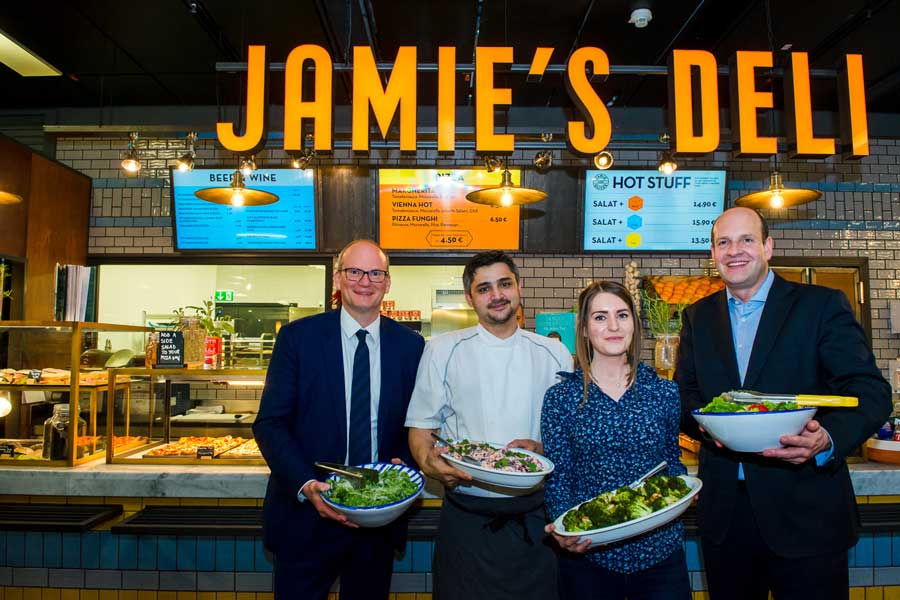 Foto: Flughafen Wien/photopam: Jamie’s Deli am VIE Jamie Oliver Restaurant am Flughafen Wien eröffnet