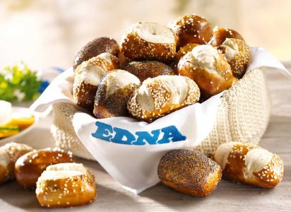 Foto: EDNA Streetfood EDNA, Frühling, Semmel, Hunger, Burger, Ciabatta, Laugengebäck Laugengebäck als Umsatzbringer: Das vierfach sortierte Laugenkonfekt sorgt für Abwechslung im Körberl.