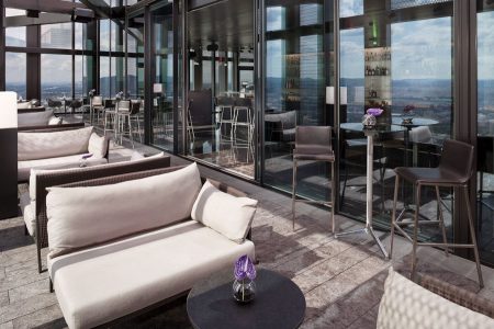Terrasse in luftiger Höhe Saisonstart 57 Restaurant