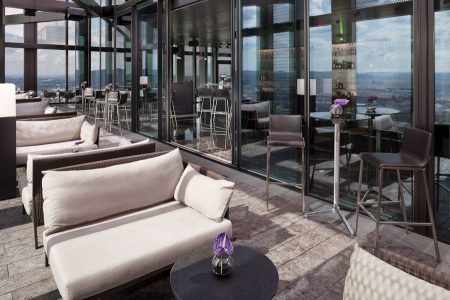 Foto: Meliá Vienna Terrasse in luftiger Höhe Saisonstart 57 Restaurant