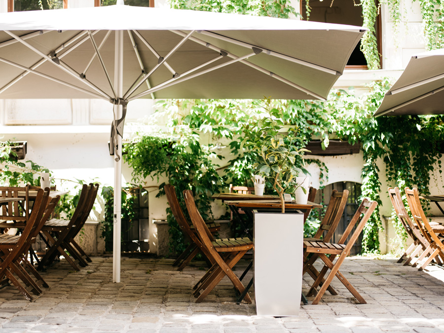 Schönster klassischer Schanigarten Wien TIAN Bistro