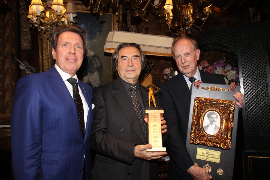 Auszeichnung für Riccardo Muti im Marchfelderhof