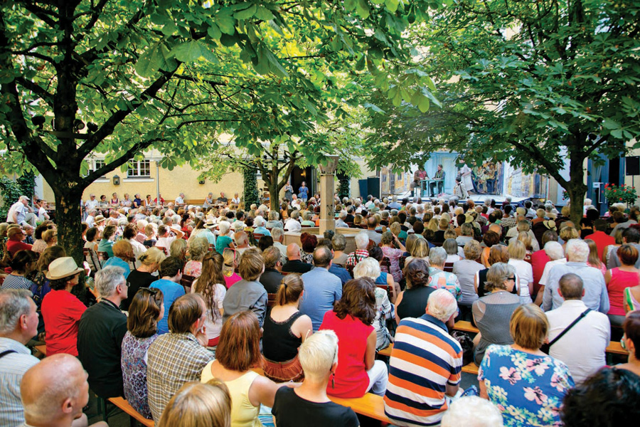 Saisonstart für Straßentheater Salzburg Stiegl-Brauwelt