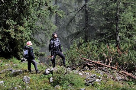 Foto: Reinhard Thaller Die Medienstipendiaten Anna Hubner (Literatin) und Max Mauthner (Fotograf) waren im Gesäuse unterwegs.