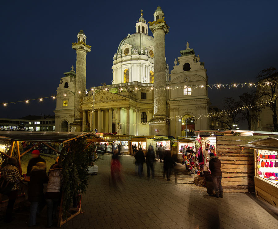 Foto: WienTourismus/Christian Stemper Freunde edlen Kunsthandwerks sind auf dem Adventmarkt am Karlsplatz (geöffnet bis 23. Dezember) an der richtigen Adresse.