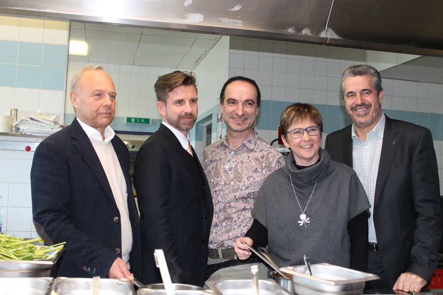 Lebensmittelabfälle vermeiden bei Event-Catering Gemeinsam für Ressourcenschonung: Michael Brok (l., BRoK Catering), Christian Chytil (impacts Catering), Wilhelm Amon (Amons Catering), Gudrun Obersteiner (BOKU) und Siegfried Kröpfl (Küchenprofi[t] Berater)