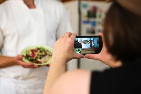 Mit einem kurzen Bewerbungsvideo können Gastronomen ihr Lokal präsentieren und die Einzigartigkeit ihres Konzepts veranschaulichen.