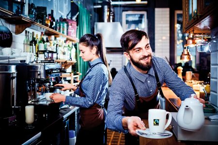 Eine Umfrage zeigt, dass sich fast 70 Prozent der Befragten fair gehandelte Muntermacher in Kaffeehäusern wünschen.