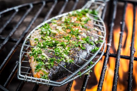Sommerliche Fischküche: Der Trend geht zu leichteren, raffinierten Grillgerichten.