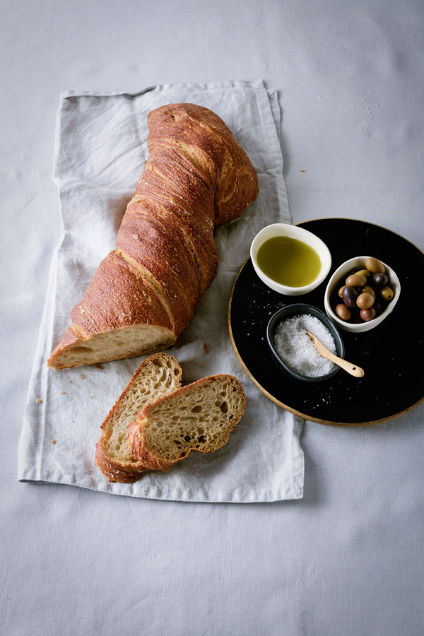 Das Wurzelbrot von Haubis ist außen knusprig und innen saftig, mit vielschichtigen Aromen.