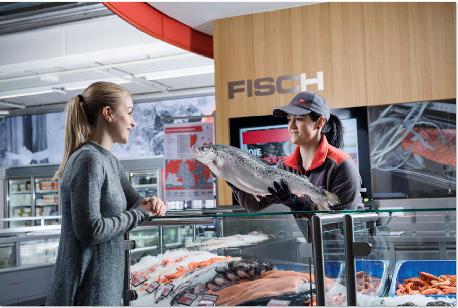 Foto: Transgourmet Fischgroßhandel Österreich: Kunden bei Transgourmet erhalten eine umfassende Fachberatung durchausgebildete Fachkräfte.