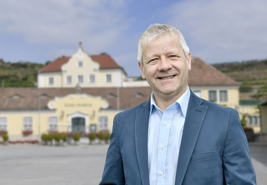 Weinkellerei Lenz Moser Robert Herbst Lenz Moser ProWein : Erstmals steht Ing. Michael Rethaller als Chefönologe bei Lenz Moser auf der ProWein für Auskünfte zur Verfügung. Er hat diese Position mit Jahresbeginn 2019 von Ing. Ernest Großauer übernommen