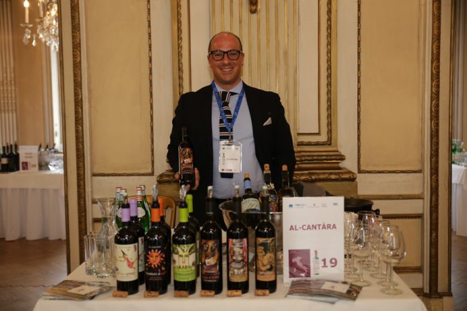 Edle Tropfen aus Süditalien: Eine Bereicherung für jede Weinkarte - Getränke - WEB Wein 18
