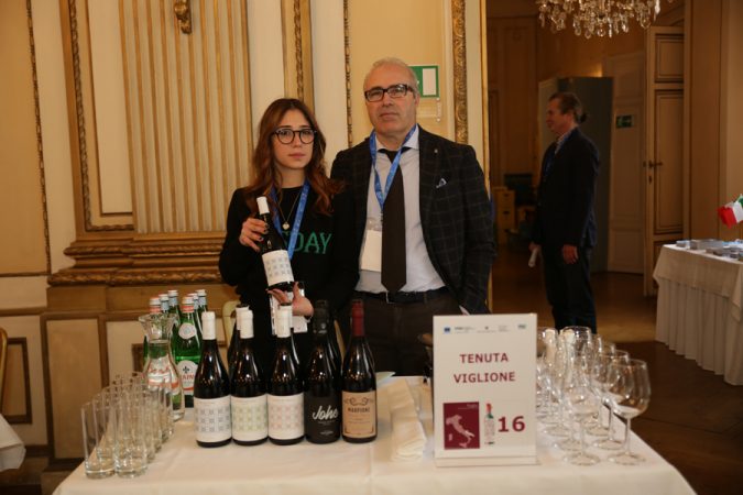 Edle Tropfen aus Süditalien: Eine Bereicherung für jede Weinkarte - Getränke - WEB Wein 20