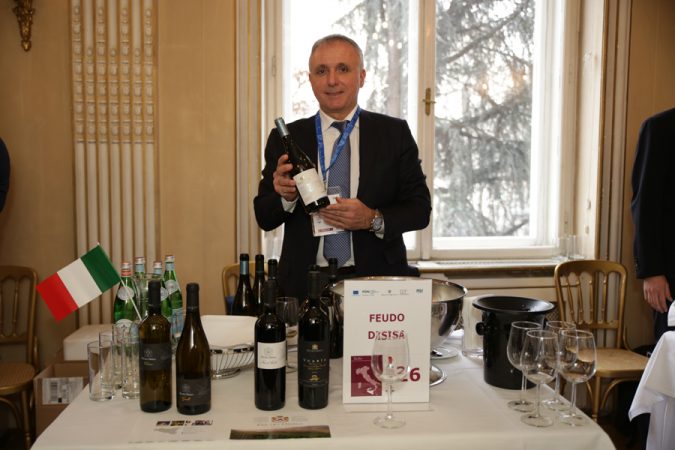 Edle Tropfen aus Süditalien: Eine Bereicherung für jede Weinkarte - Getränke - WEB Wein 27