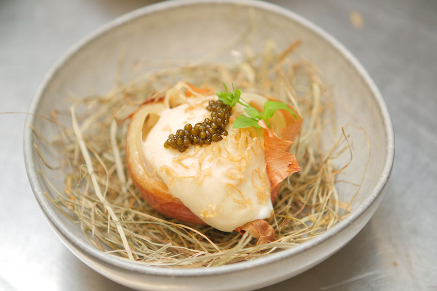 Ei in der Zwiebel, Beluga Kaviar See Restaurant Saag, Heumilch