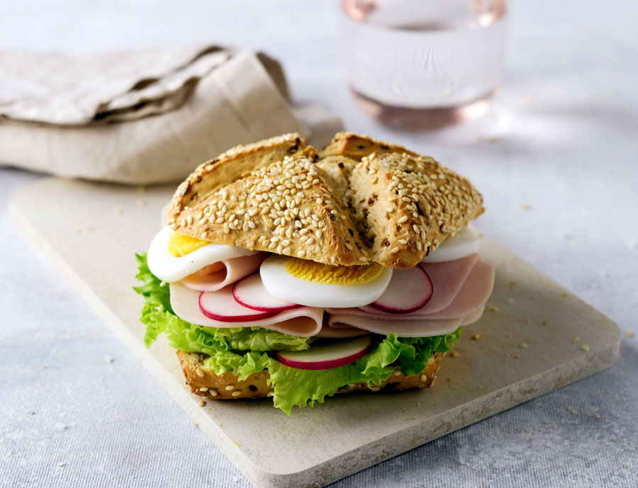 Ein Leckerbissen, passend zum Frühling: Die Fitnessecke ist dank ihrer Rezeptur auf Basis von Weizen- und Roggenmehl reich an wertvollen Mineralstoffen.