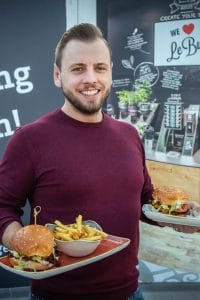 Burger zum Selberbauen Le Burger-Chef Lukas Tauber