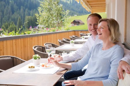 Covid Vorarlberg Gastronomie Wie Vorarlberg zeigt, ist eine offene Gastronomie bei Befolgung der Sicherheitsmaßnahmen nicht gefährlich.