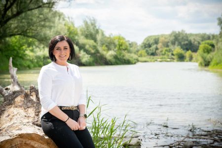 Foto: Paul Gruber Bundesministerin Elisabeth Köstinger: „Wir haben uns ganz bewusst mit unserer Tourismusstrategie dazu entschieden, die Weiterentwicklung des Tourismus in Österreich anhand der drei Dimensionen der Nachhaltigkeit voranzutreiben. Zum Beispiel wollen wir Österreich mit einer vertieften Kooperation zwischen Tourismus und Landwirtschaft durch eine gemeinsame Kommunikationskampagne zu Kulinarik noch lebenswerter machen und ein qualitätsvoller Tourismus kann dazu maßgeblich beitragen.“