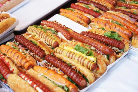 Weltgrößte Hot-Dog-Kette sucht Franchisepartner Hot-Dog-Kette sucht Franchisepartner Die Kette mit dem nicht ganz logischen Namen Wienerschnitzel will ihre Hot-Dogs künftig auch in Mitteleuropa anbieten und sucht dafür Partner.