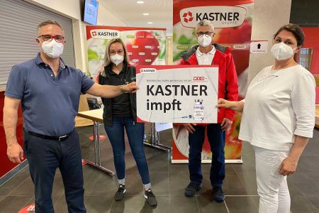 Kastner impft alle Mitarbeiter KR Christof Kastner, Christina Draxler MA, Franz Breinhölder und Dr. Biserka Dangl (v. l.) freuen sich über den reibungslosen Ablauf der Impfaktion.
