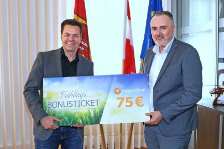 Burgenland sponsert Tourismus Burgenland Tourismus-Geschäftsführer Didi Tunkel (l.) und Landeshauptmann und Tourismusreferent Hans Peter Doskozil wollen mit dem Frühlings-Bonusticket einen zusätzlichen Buchungsanreiz schaffen, der sowohl den Gästen als auch den Betrieben zugutekommt.