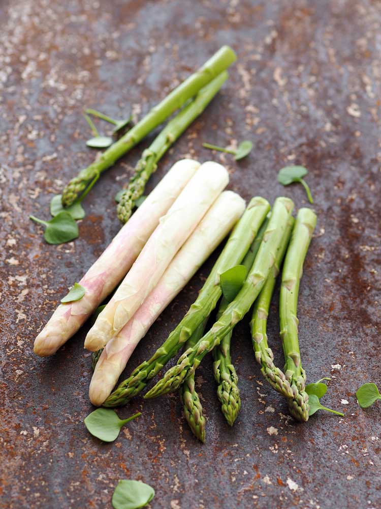Foto: Andrea Jungwirth Gesundes Edelgemüse Spargel Spargel ist mit nur 17 kcal/100 g eine der kalorienärmsten Gemüsesorten – ideal für die leichte Küche und zum Abnehmen.