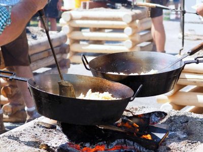 Sowohl müde Wadl’n, als auch ein hungriger Magen freuen sich über authentische Hüttenkost