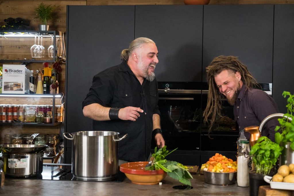 Foto: MonikaLöff Auch Georgij Makazaria (Frontmann Russkaja) kocht mit Christoph Held.