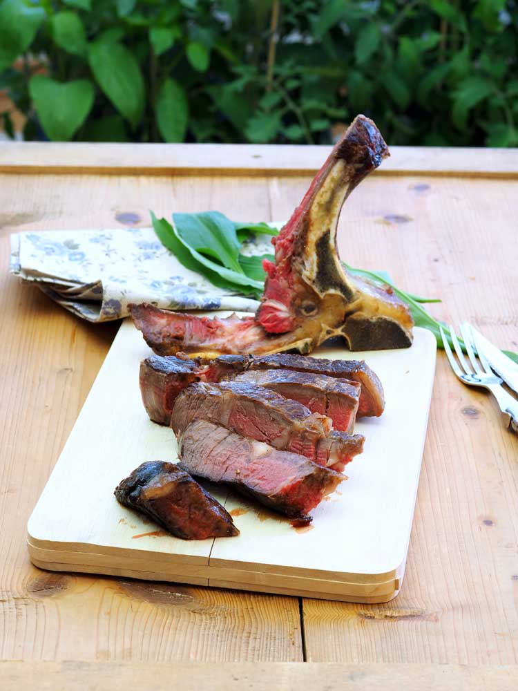 Grillkotelett, Burger, Spare-Ribs und Co. - Fleisch - ribeyesteak knochen1